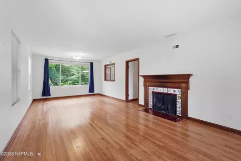 Living - 2131 Bartram Rd, Jacksonville, FL 32207 photo 1 of 4