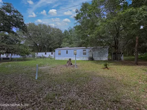 104 Helen Ave, Interlachen, FL 32148 photo 2