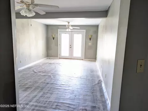 Living - 244 5th Way, Interlachen, FL 32148 photo 3 of 5