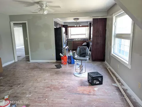 Living - 244 5th Way, Interlachen, FL 32148 photo 4 of 5
