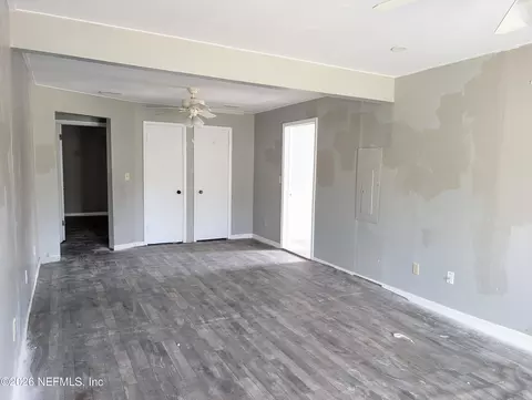 Living - 244 5th Way, Interlachen, FL 32148 photo 2 of 5