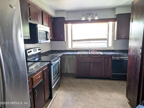 Kitchen - 244 5th Way, Interlachen, FL 32148 photo 2 of 3