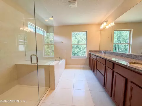 Bath - 247 Los Alamos St, Saint Augustine, FL 32095 photo 2 of 4