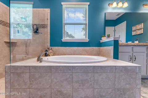 Bath - 101 Brianhead Ct, Saint Johns, FL 32259 photo 6 of 10
