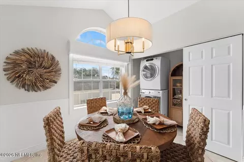 Dining - 320 Village Dr #D, Saint Augustine, FL 32084 photo 2 of 3