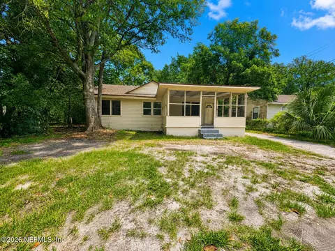 957 Odessa Dr E, Jacksonville, FL 32254