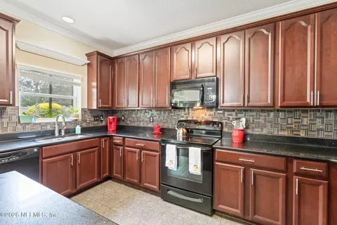 Kitchen - 425 Fort Drum Ct, Saint Augustine, FL 32092 photo 5 of 6