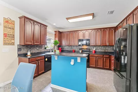 Kitchen - 425 Fort Drum Ct, Saint Augustine, FL 32092 photo 2 of 6