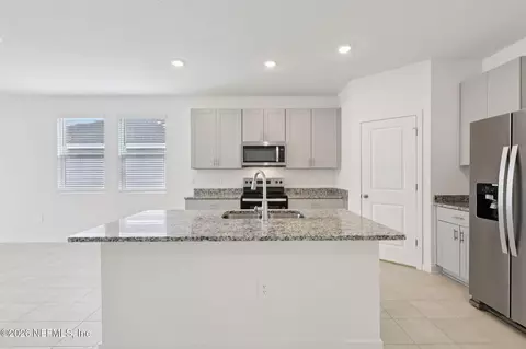 7361 Everett Forest Dr, Jacksonville, FL 32219 photo 4