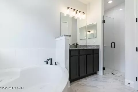 Bath - 820 Oaklawn Ct, Saint Augustine, FL 32092 photo 2 of 3