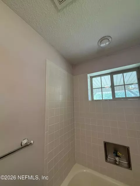 Bath - 25 Currant Ave, Middleburg, FL 32068 photo 6 of 6