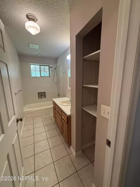 Bath - 25 Currant Ave, Middleburg, FL 32068 photo 4 of 6