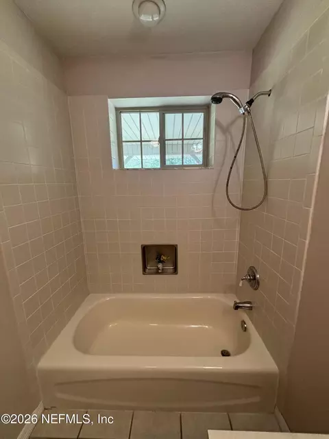 Bath - 25 Currant Ave, Middleburg, FL 32068 photo 5 of 6