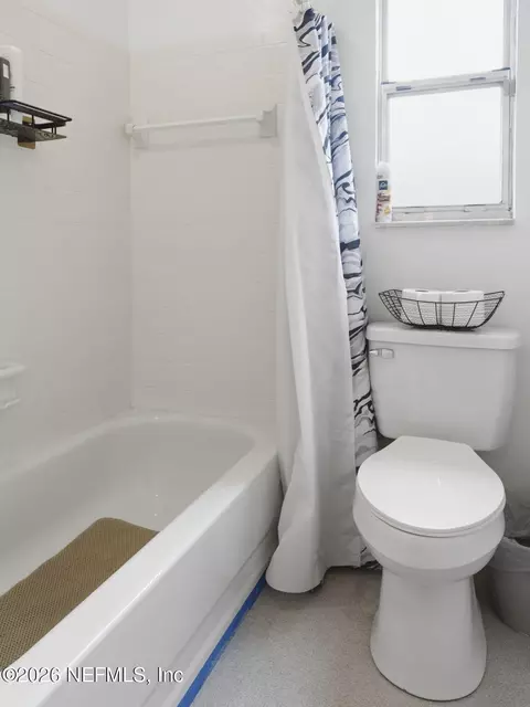 Bath - 334 7th Way, Interlachen, FL 32148 photo 3 of 5