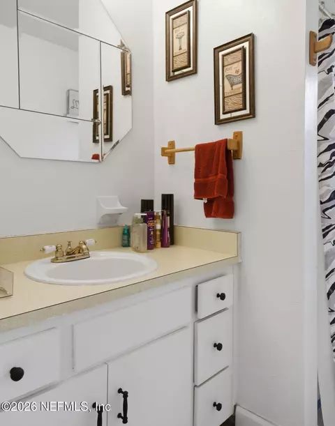 Bath - 334 7th Way, Interlachen, FL 32148 photo 2 of 5