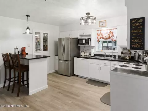 Kitchen - 334 7th Way, Interlachen, FL 32148 photo 1 of 2