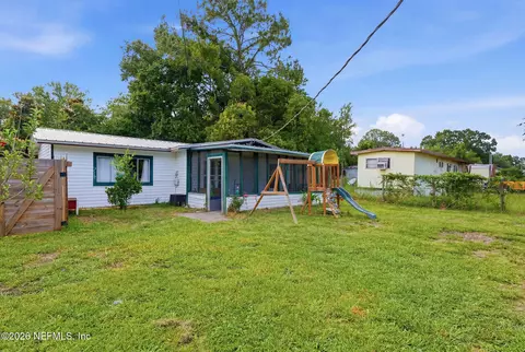 213 Lake Ln, Crescent City, FL 32112