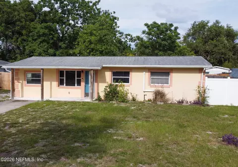 880 Emerald Dr, Mount Dora, FL 32757