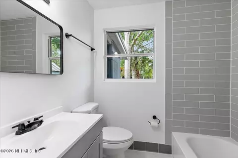 Bath - 6903 Clovis Rd, Jacksonville, FL 32205 photo 1 of 1
