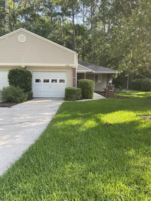 4545 Middleton Park Cir E, Jacksonville, FL 32224