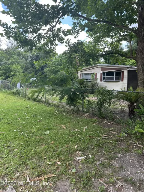 608 Kitty Ave, Interlachen, FL 32148