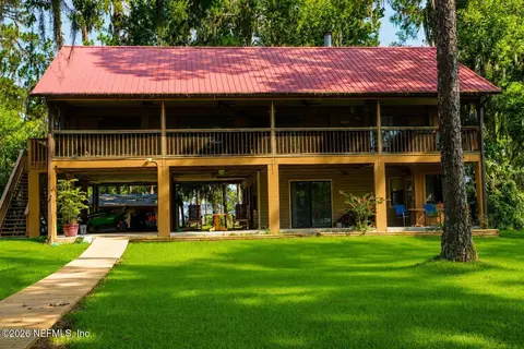 303 Riley Lake Dr, Hawthorne, FL 32640