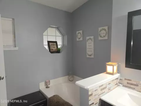 Bath - 1663 E Jayhawk Ln E, Jacksonville, FL 32221 photo 4 of 5