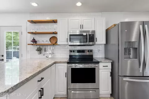 Kitchen - 6460 Old Dixie Dr, Saint Augustine, FL 32095 photo 4 of 5