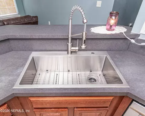Kitchen - 431 Thomas Ct, Macclenny, FL 32063 photo 4 of 6