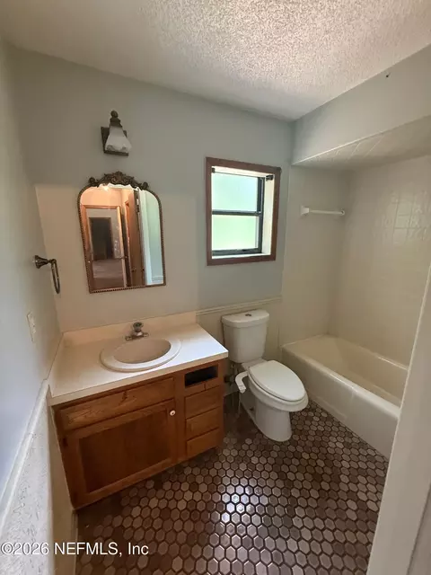 Bath - 4883 Gopher Cir, Middleburg, FL 32068 photo 1 of 2