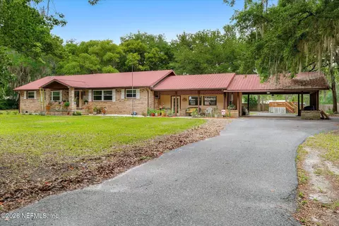 500 Walnut St, Welaka, FL 32193