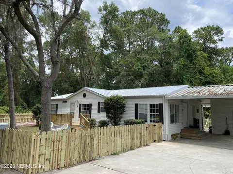 107 Golf Course Ln, Crescent City, FL 32112