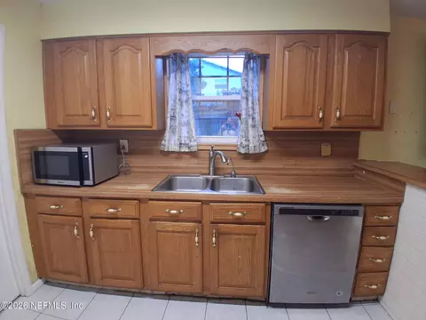 Kitchen - 320 Lobelia Rd, Saint Augustine, FL 32086 photo 4 of 5