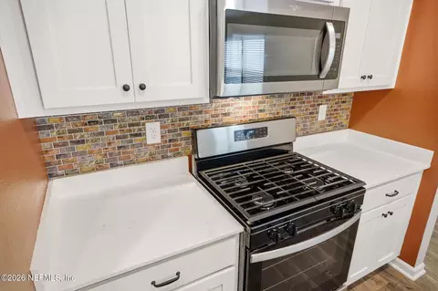 Kitchen - 5 Caddy Ct, Bunnell, FL 32110 photo 5 of 6
