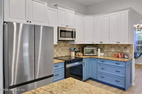 Kitchen - 3920 E Glendale Ct, Saint Johns, FL 32259 photo 3 of 7