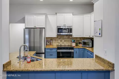 Kitchen - 3920 E Glendale Ct, Saint Johns, FL 32259 photo 4 of 7