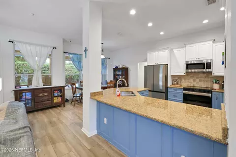 Kitchen - 3920 E Glendale Ct, Saint Johns, FL 32259 photo 2 of 7