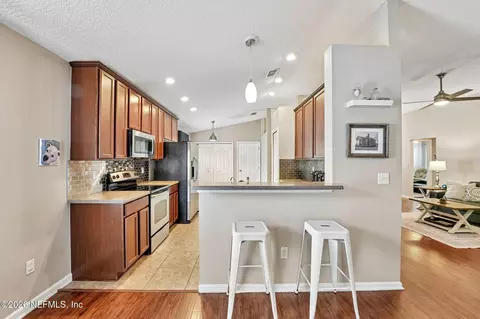 Kitchen - 96398 Commodore Point Dr, Yulee, FL 32097 photo 3 of 4