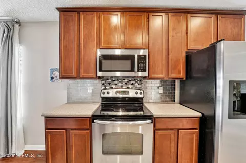 Kitchen - 96398 Commodore Point Dr, Yulee, FL 32097 photo 4 of 4