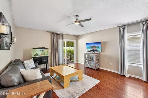Living - 96398 Commodore Point Dr, Yulee, FL 32097 photo 1 of 2