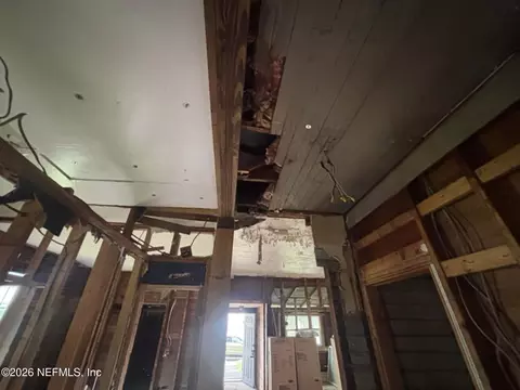 Entry Way - 634 N Cherry St, Starke, FL 32091 photo 4 of 10
