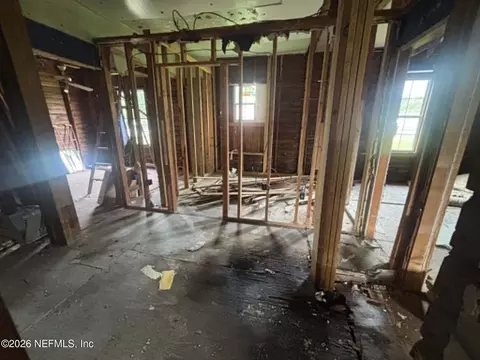 Entry Way - 634 N Cherry St, Starke, FL 32091 photo 5 of 10