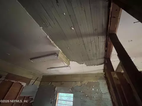 Entry Way - 634 N Cherry St, Starke, FL 32091 photo 2 of 10