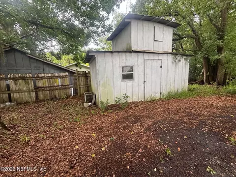 Exterior - 634 N Cherry St, Starke, FL 32091 photo 6 of 9
