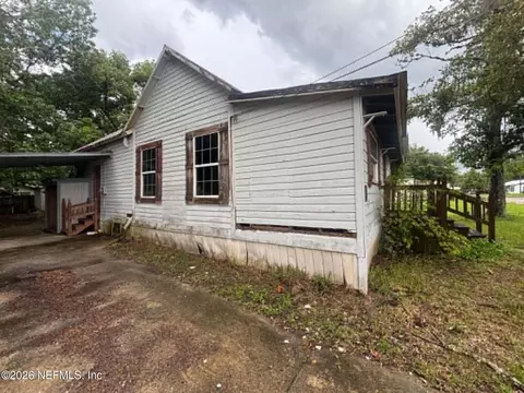 Exterior - 634 N Cherry St, Starke, FL 32091 photo 8 of 9