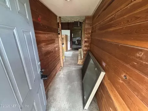 Entry Way - 634 N Cherry St, Starke, FL 32091 photo 10 of 10