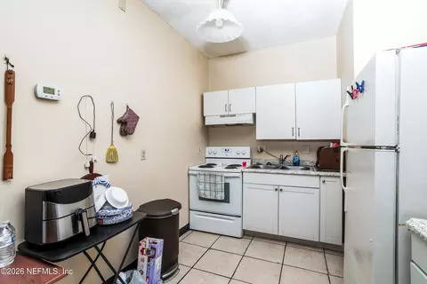 Kitchen - 45097 Fourth Ave, Callahan, FL 32011 photo 1 of 2