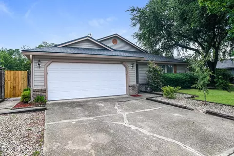 7744 Rockridge Dr W, Jacksonville, FL 32244