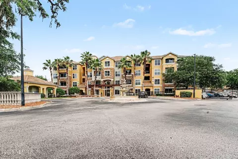 8539 Gate Pkwy W #633, Jacksonville, FL 32216