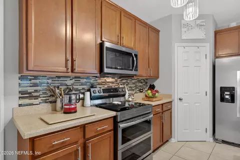 Kitchen - 356 Sunshine Dr, Saint Augustine, FL 32086 photo 4 of 5